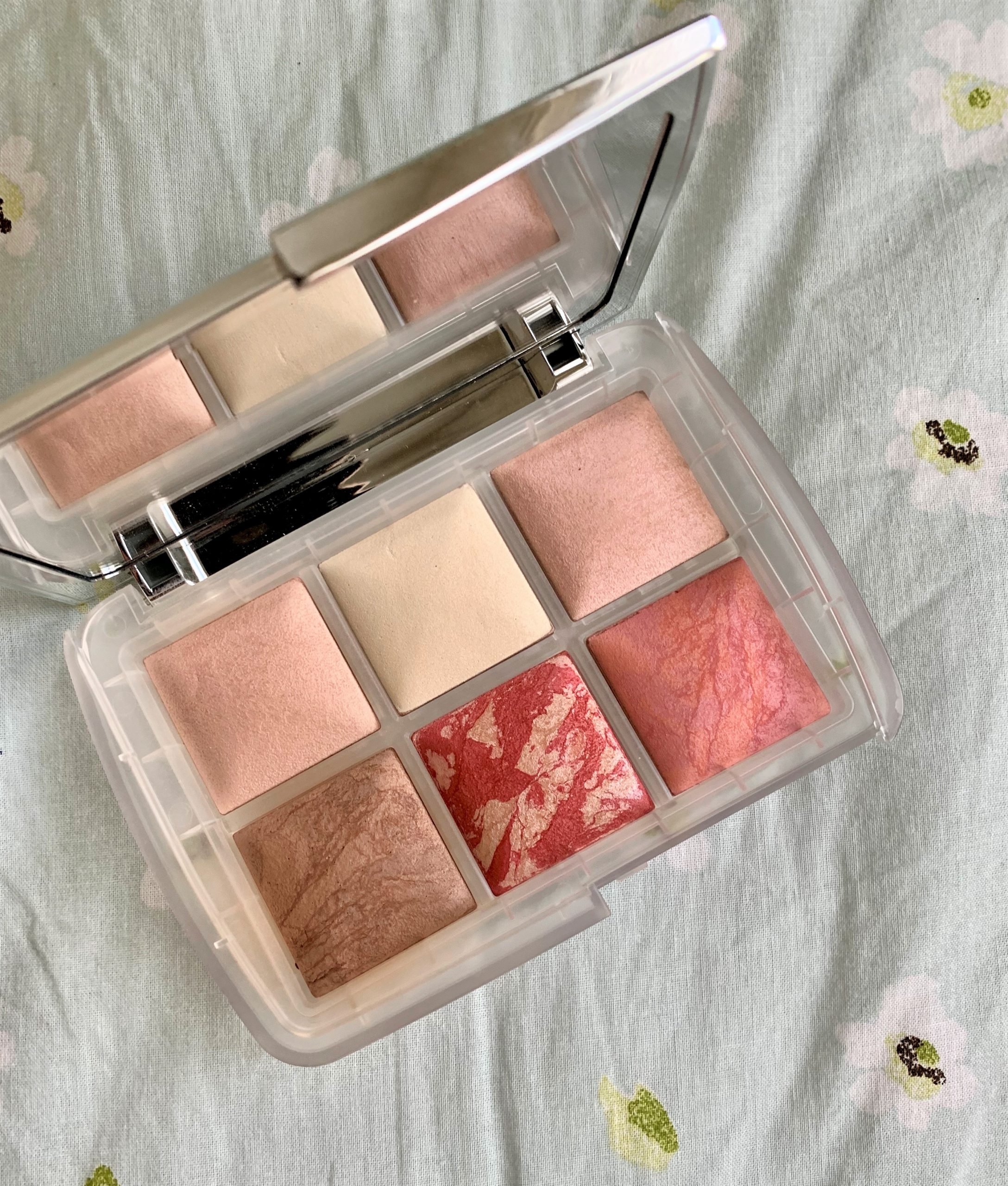 Hourglass Ambient Lighting Edit: Ghost 2019 Holiday Palette